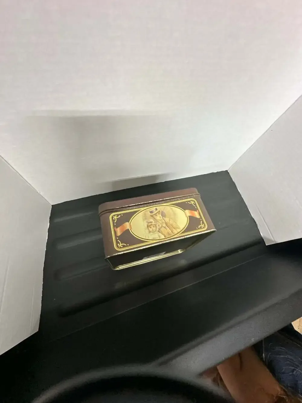 1995 Hershey's Chocolate Square Collectible Tin Edition #4 Victorian Couple